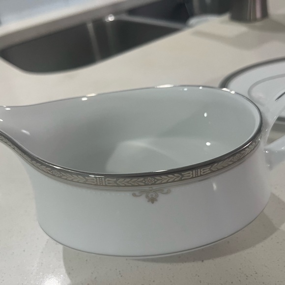 NORITAKE BUCKINGHAM PLATINUM GRAVY BOAT SET : pre owned in EXCELLENT CONDITION - Picture 5 of 7